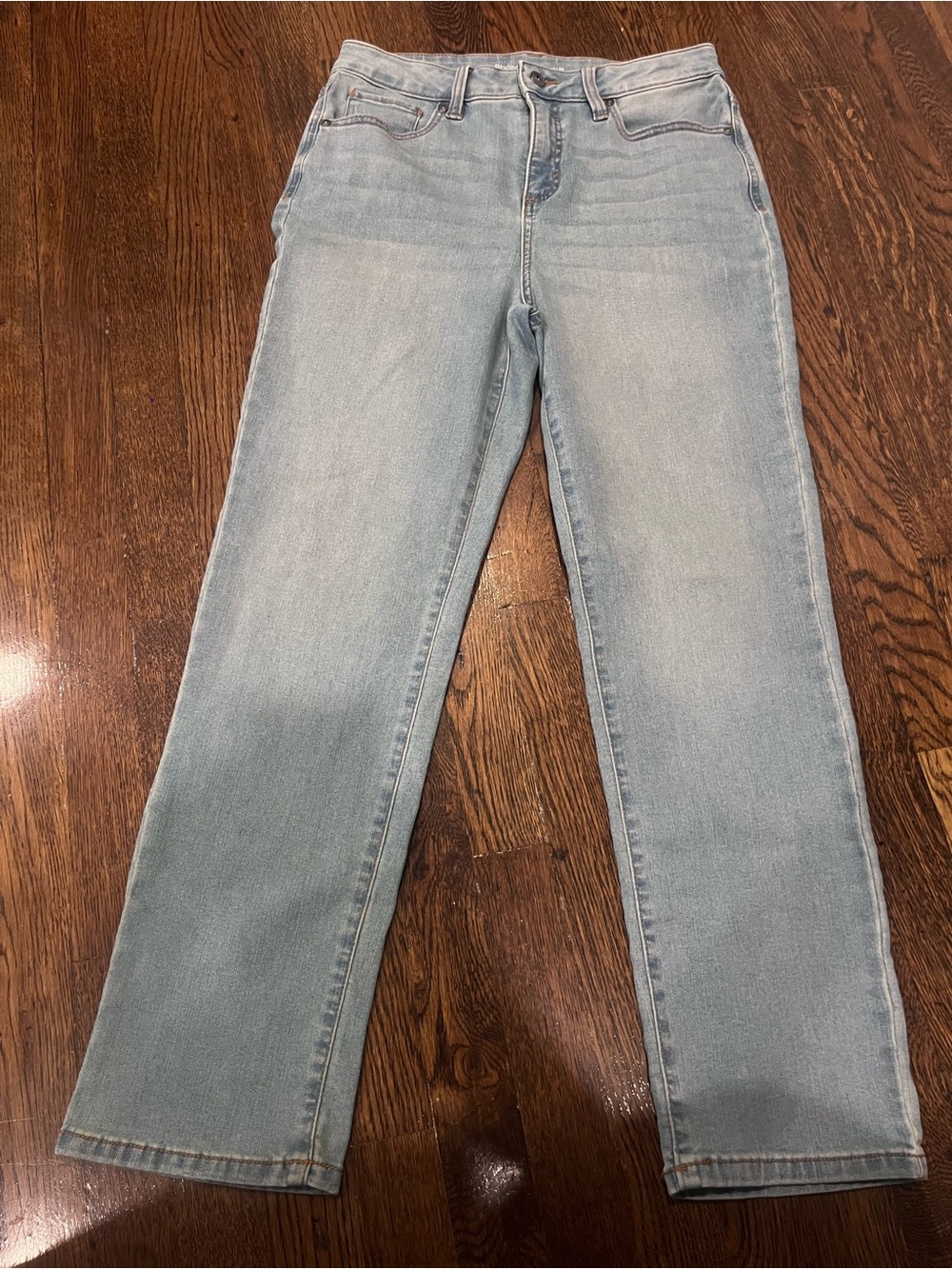 Light Wash Straight Leg Women’s Jeans